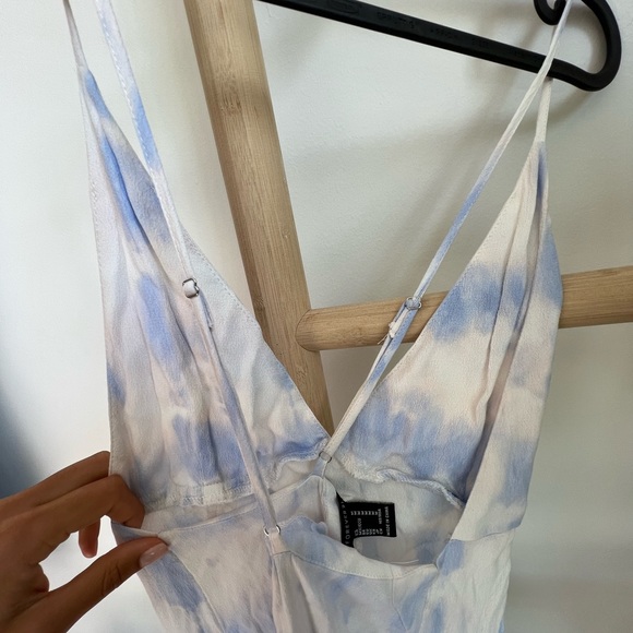 Maxi dress in baby blue tie dye - Picture 2 of 5